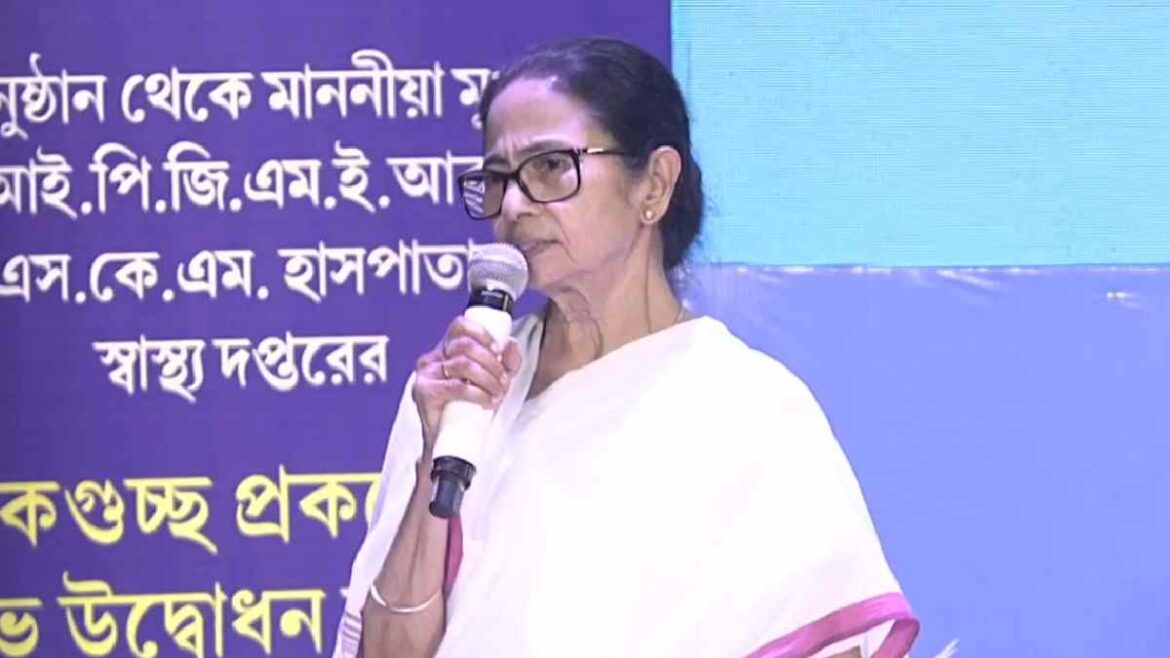 এসএসকেএমে মমতা বন্দ্যোপাধ্যায়